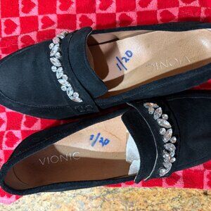 VIONIC Avvy Jeweled Embellished Suede Leather Flat Loafer Shoes Size 8 GUC